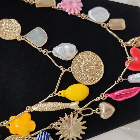 🔹️ATTERRI🔹️beautiful  Multi Charm Necklace - Picture 2 of 4